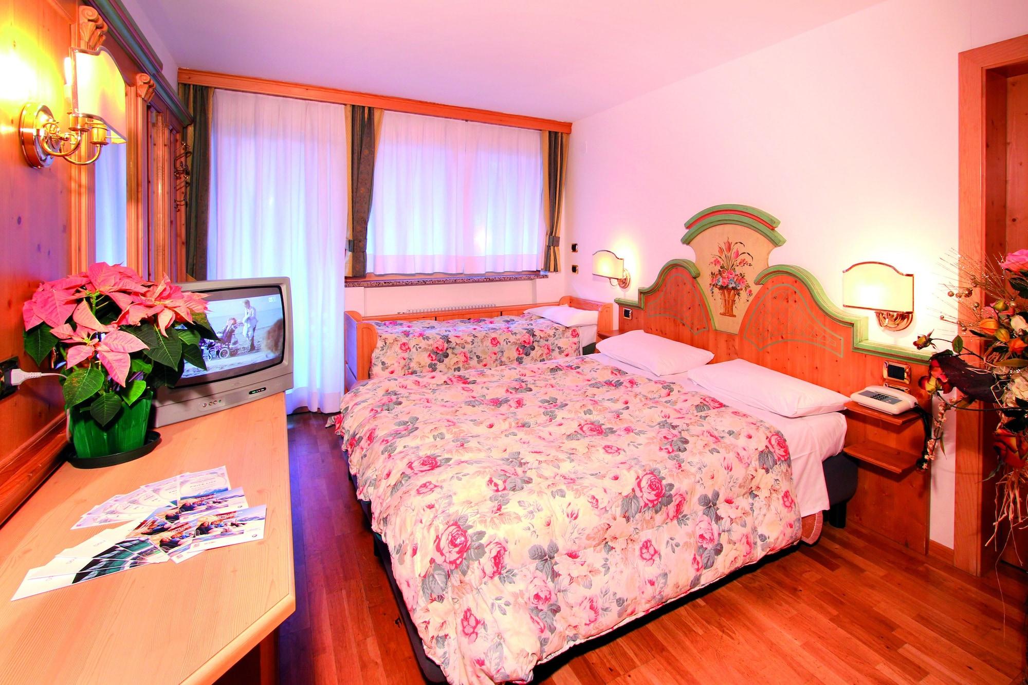 Hotel Dolomiti Schloss Каназей Екстериор снимка