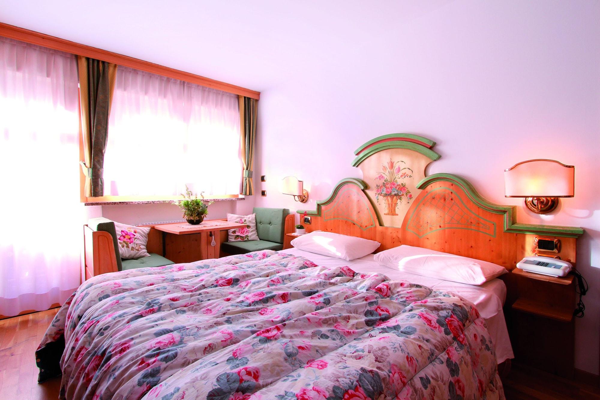 Hotel Dolomiti Schloss Каназей Екстериор снимка