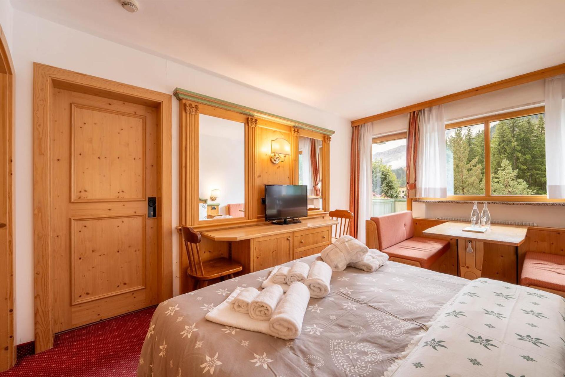 Hotel Dolomiti Schloss Каназей Екстериор снимка