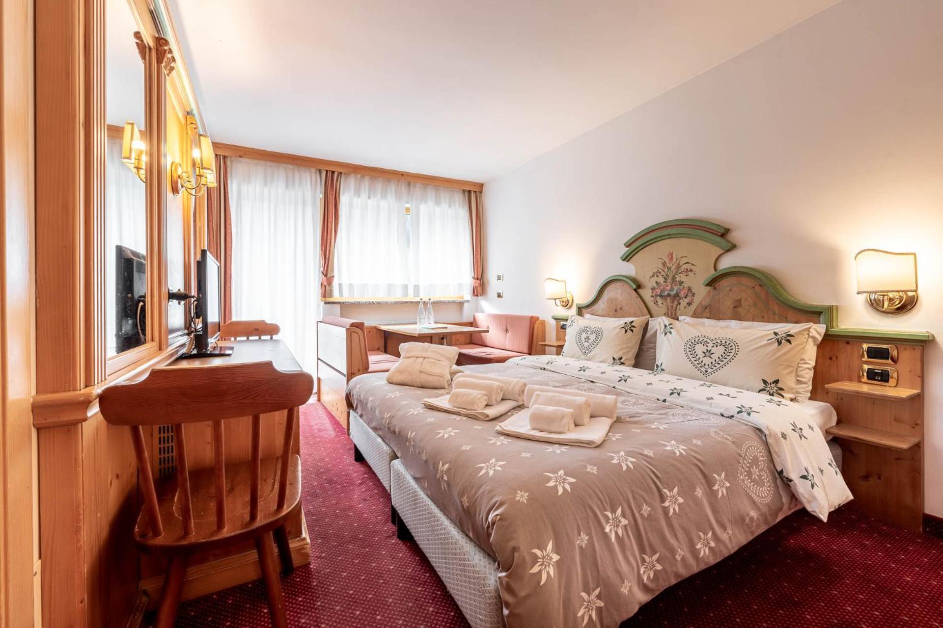 Hotel Dolomiti Schloss Каназей Екстериор снимка