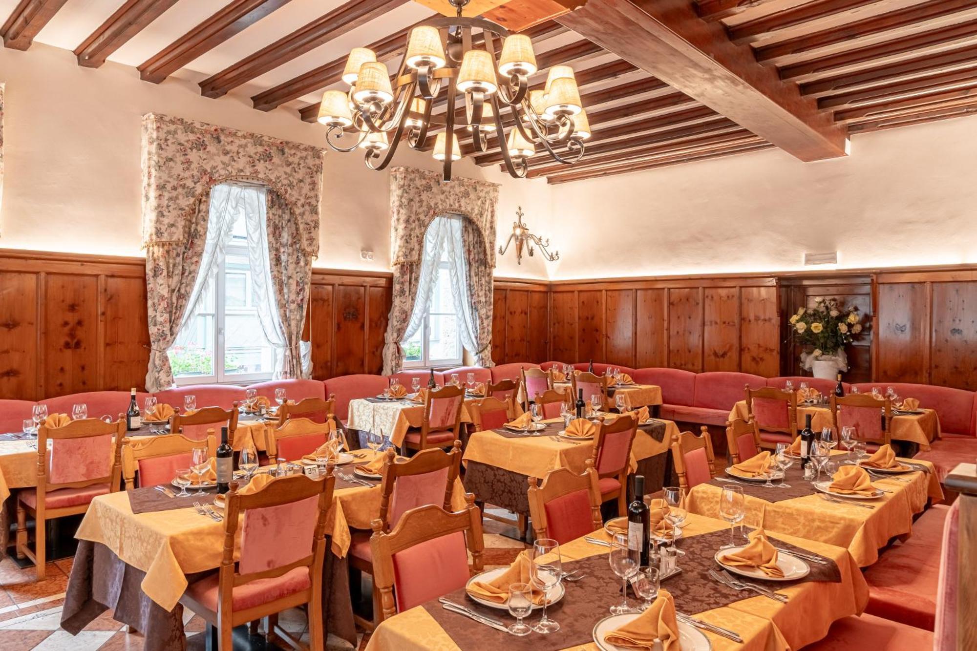 Hotel Dolomiti Schloss Каназей Екстериор снимка