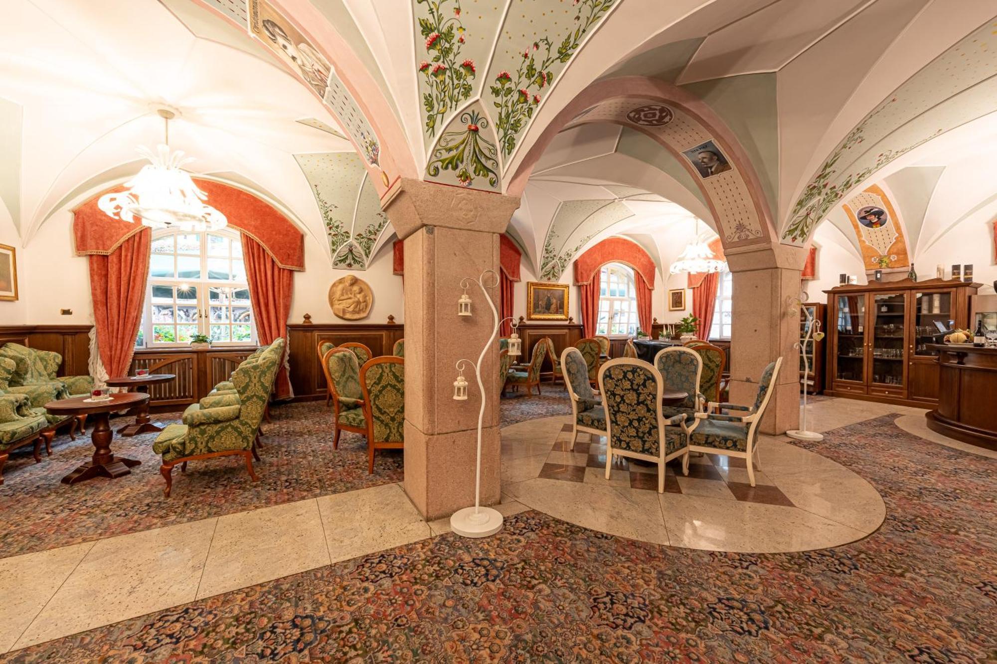 Hotel Dolomiti Schloss Каназей Екстериор снимка