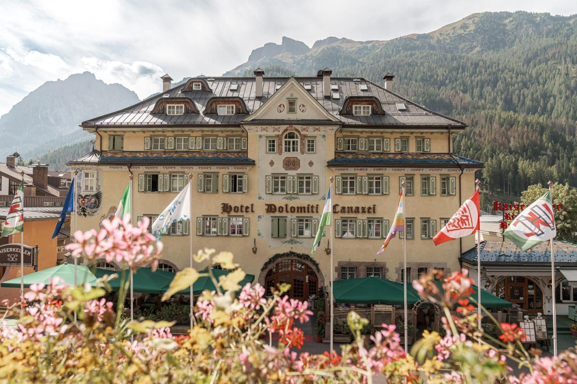 Hotel Dolomiti Schloss Каназей Екстериор снимка