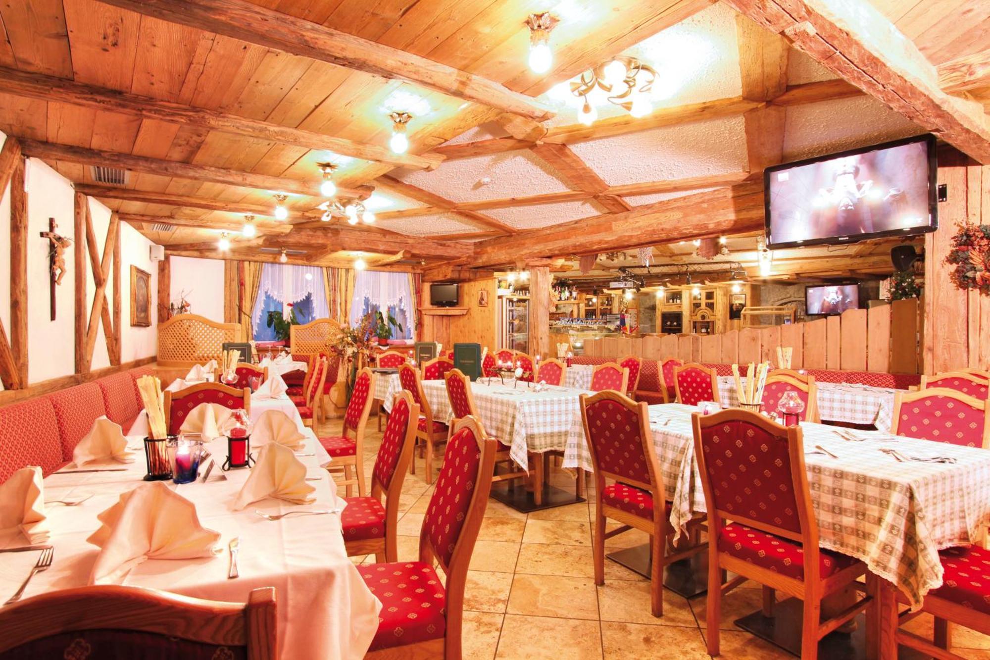 Hotel Dolomiti Schloss Каназей Екстериор снимка