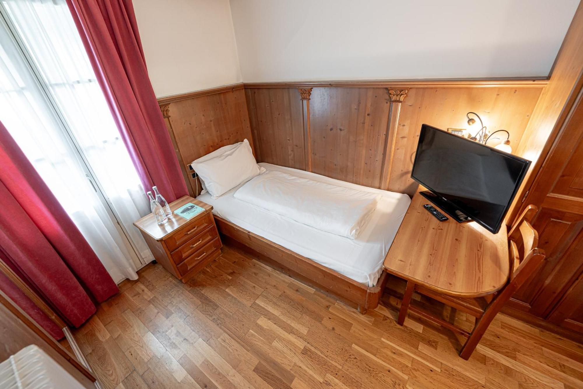 Hotel Dolomiti Schloss Каназей Екстериор снимка