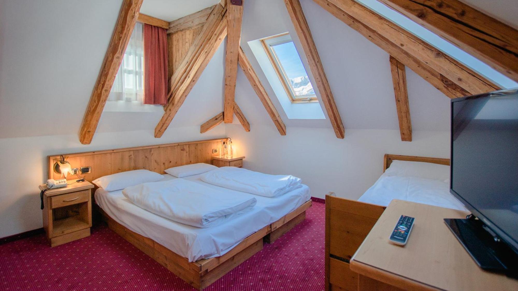 Hotel Dolomiti Schloss Каназей Екстериор снимка