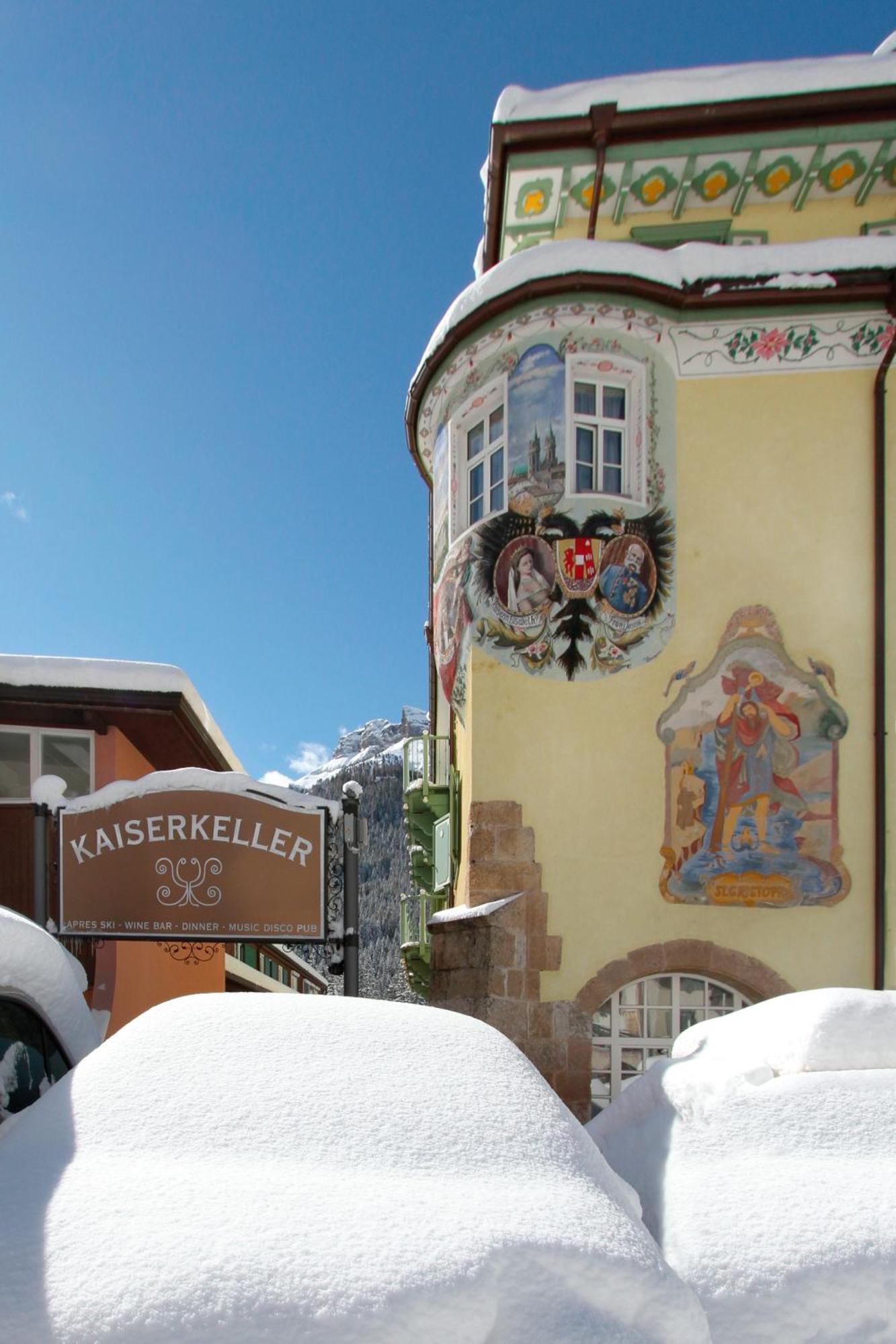 Hotel Dolomiti Schloss Каназей Екстериор снимка