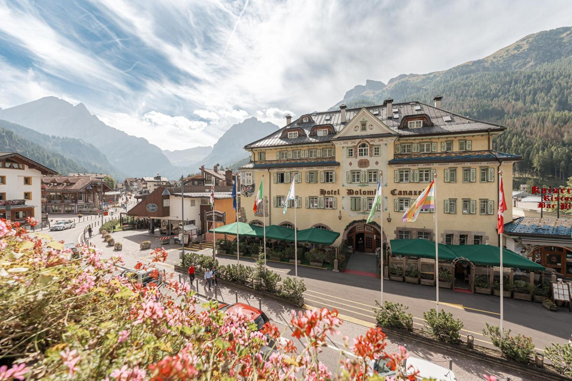 Hotel Dolomiti Schloss Каназей Екстериор снимка