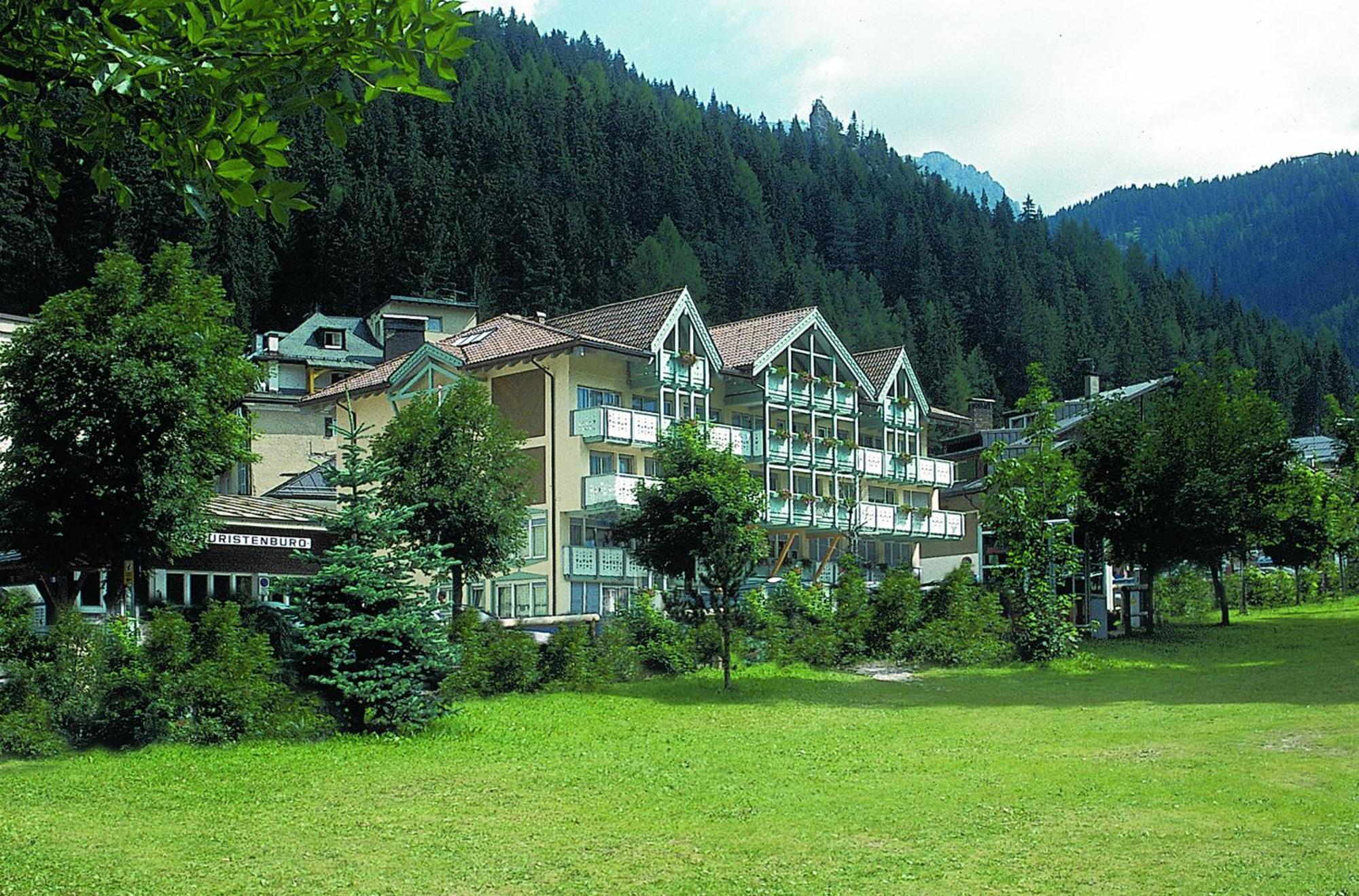 Hotel Dolomiti Schloss Каназей Екстериор снимка