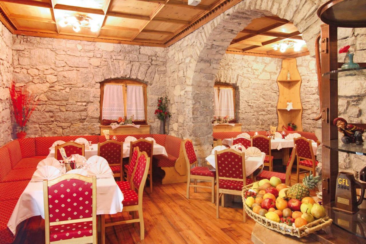 Hotel Dolomiti Schloss Каназей Екстериор снимка